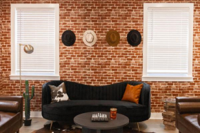Honkytonk 7 BED - Mins to DT